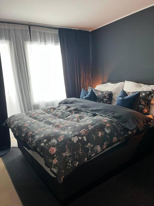 Sentrumsnaer Leilighet Med Utsikt Svolvær Extérieur photo