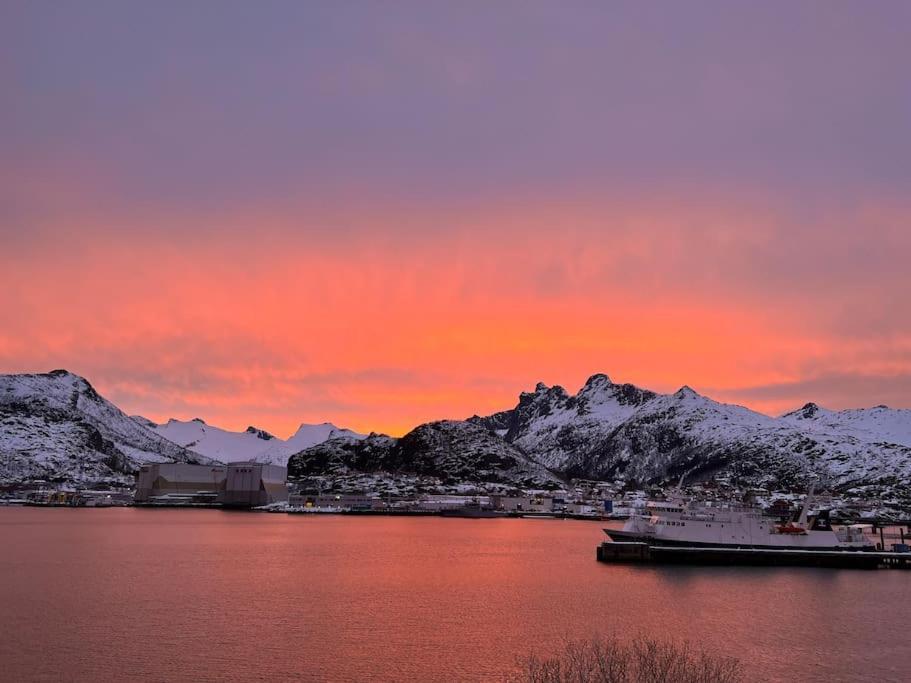 Sentrumsnaer Leilighet Med Utsikt Svolvær Extérieur photo